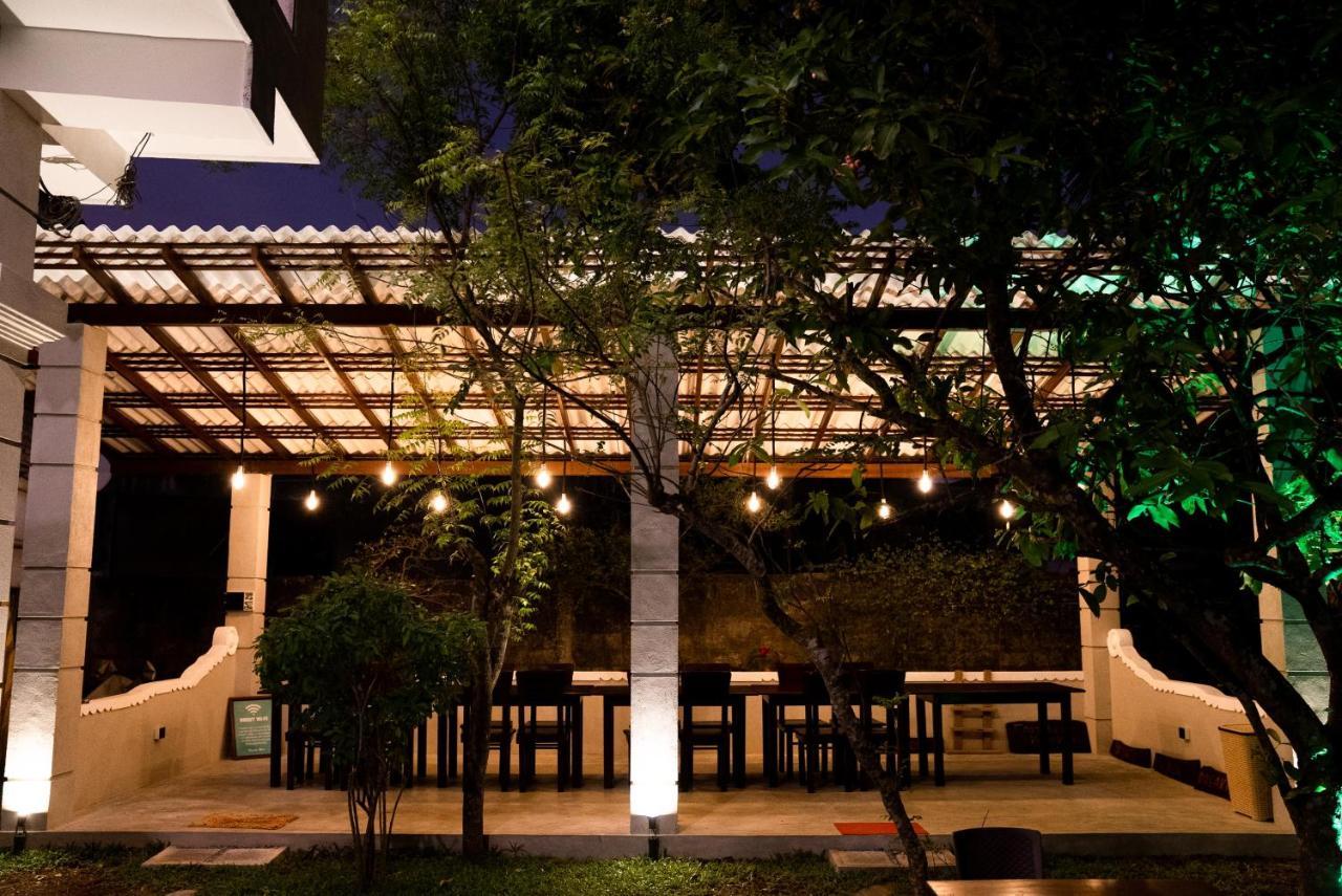Plantation Surf Inn&Restaurant Midigama-Est Extérieur photo