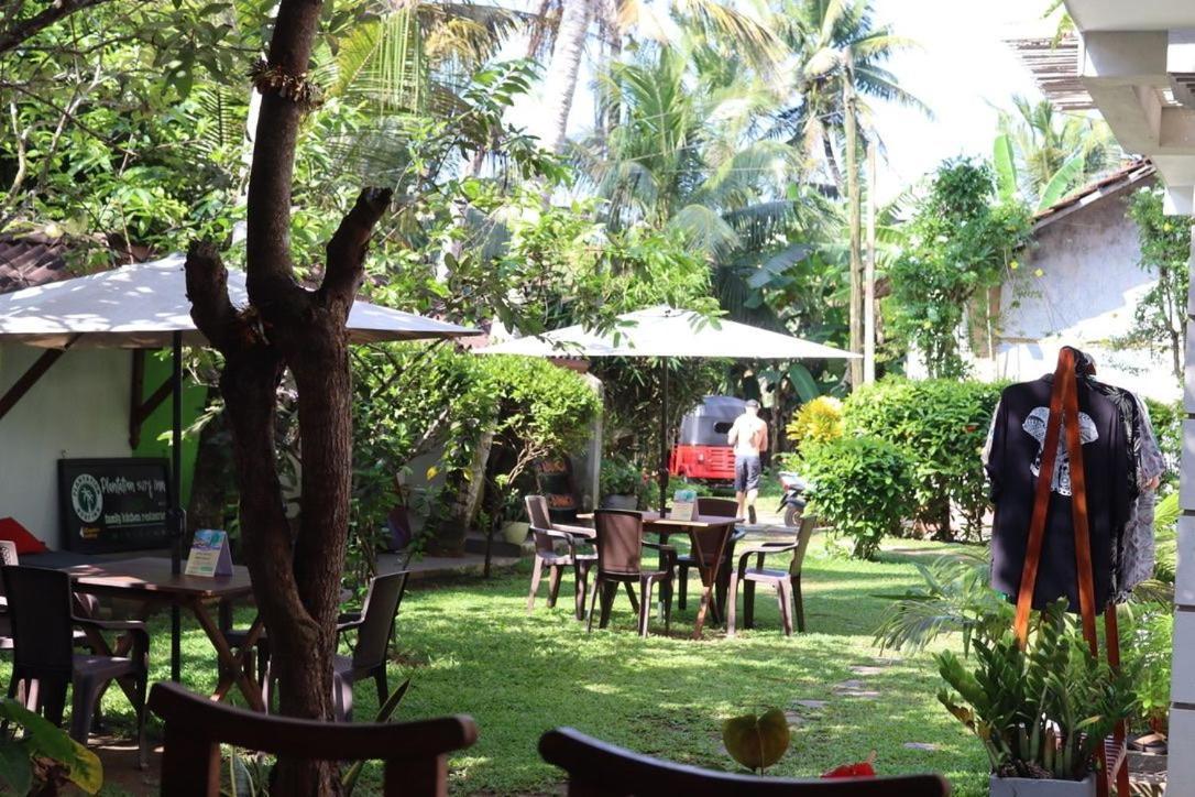 Plantation Surf Inn&Restaurant Midigama-Est Extérieur photo